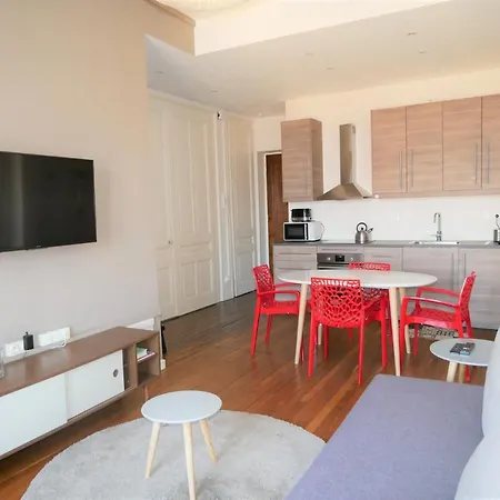 Le Cours Lafayette Apartment *
